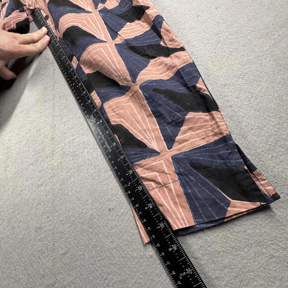 Abstract Patterned Women's Cropped Pants - Picture 5 of 9